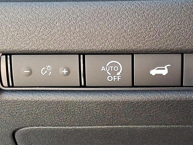 Photo of 2025 Everest White P Nissan Rogue