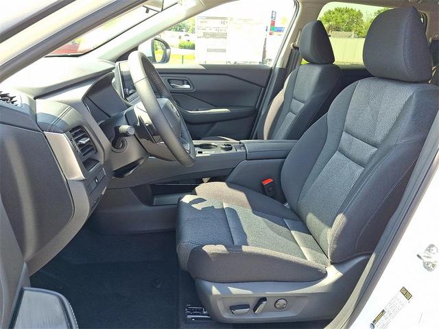 Photo of 2025 Everest White P Nissan Rogue