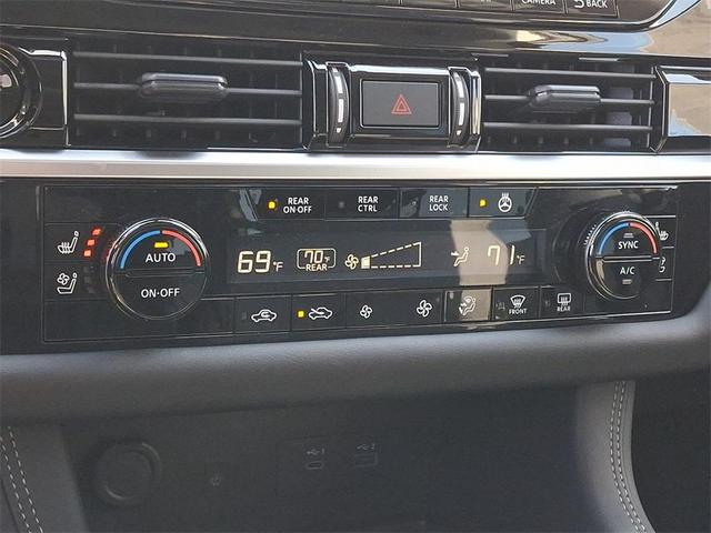 Photo of 2025 Everest White P Nissan Pathfinder