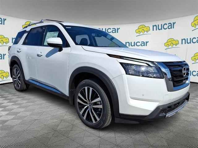 Photo of 2025 Everest White P Nissan Pathfinder