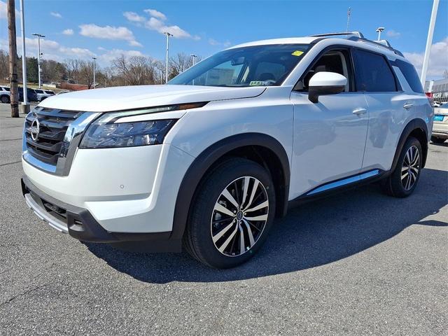 Photo of 2025 Everest White P Nissan Pathfinder