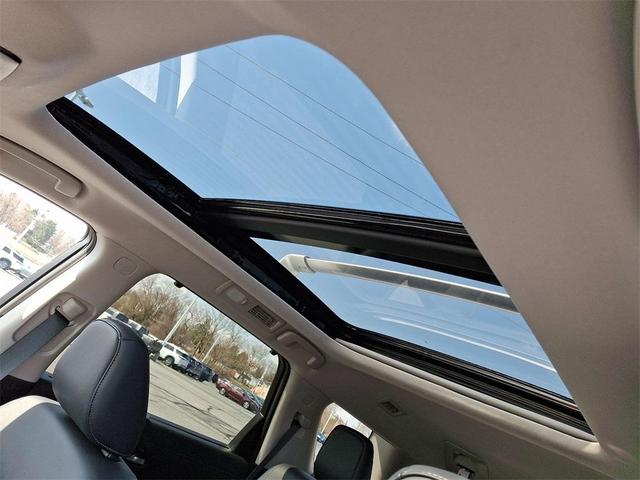 Photo of 2025 Everest White P Nissan Pathfinder