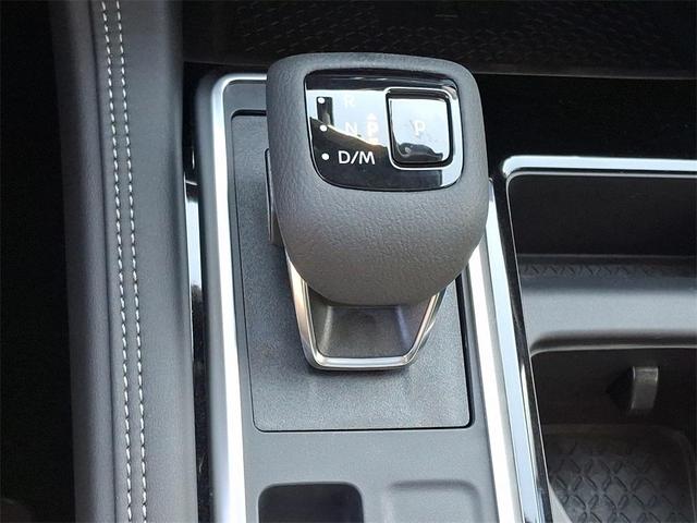 Photo of 2025 Everest White P Nissan Pathfinder