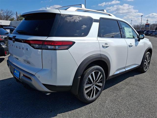 Photo of 2025 Everest White P Nissan Pathfinder