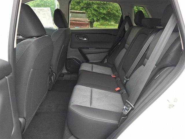 Photo of 2025 Everest White P Nissan Rogue