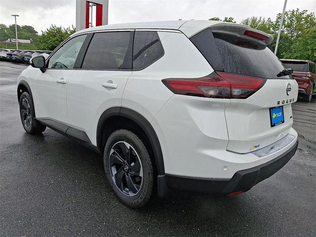 Photo of 2025 Everest White P Nissan Rogue