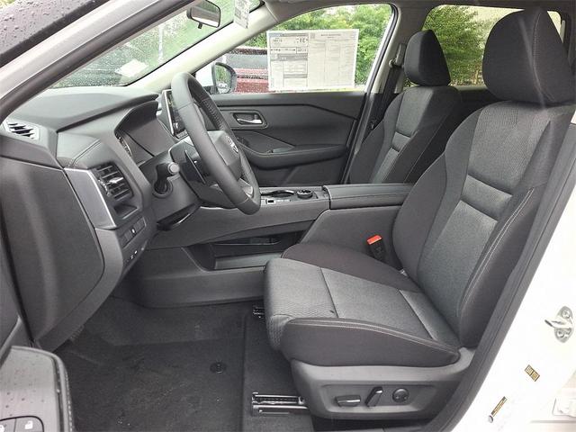 Photo of 2025 Everest White P Nissan Rogue