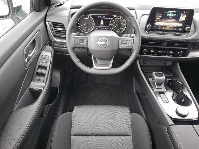 Photo of 2025 Everest White P Nissan Rogue