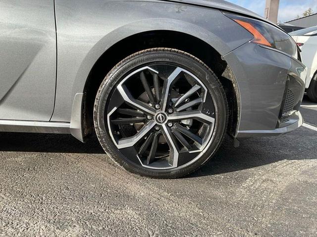Photo of 2025 Gun Metallic Nissan Altima