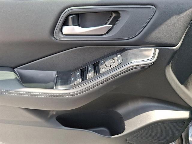 Photo of 2025 Gun Metallic Nissan Rogue