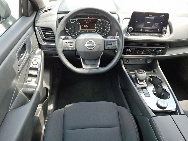 Photo of 2025 Gun Metallic Nissan Rogue
