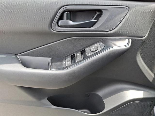 Photo of 2025 Gun Metallic Nissan Rogue