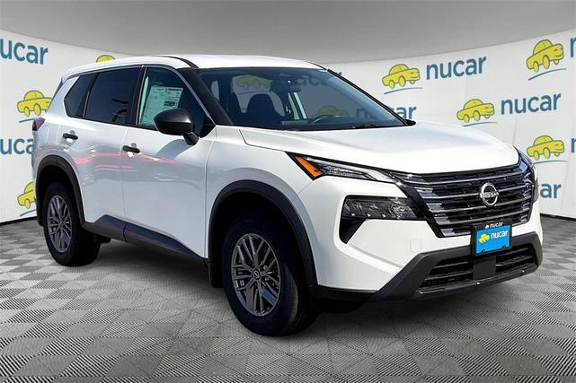 Photo of 2025 Glacier White Nissan Rogue
