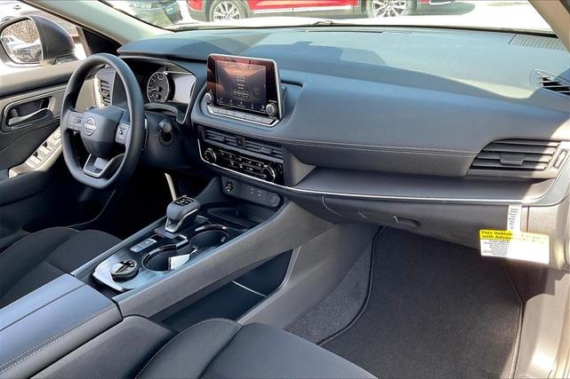 Photo of 2025 Glacier White Nissan Rogue