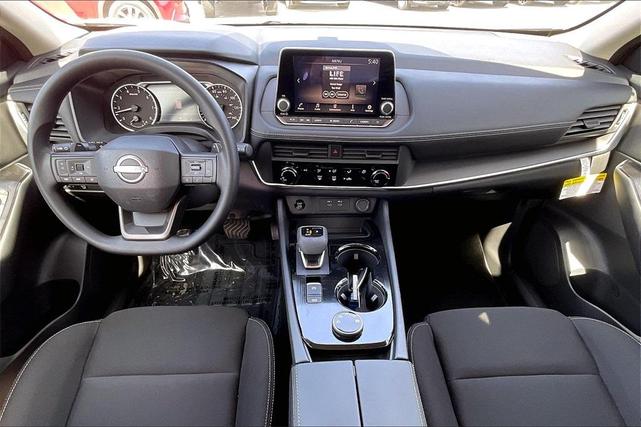 Photo of 2025 Glacier White Nissan Rogue