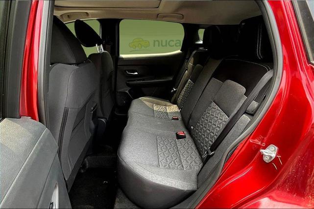 Photo of 2025 2t Red Blk Roof Nissan Kicks
