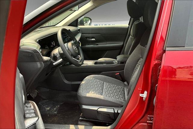 Photo of 2025 2t Red Blk Roof Nissan Kicks