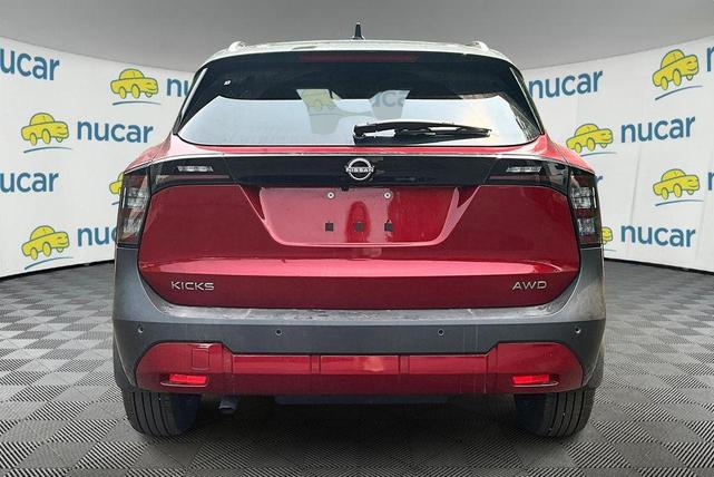 Photo of 2025 2t Red Blk Roof Nissan Kicks