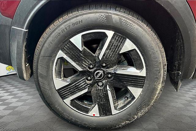 Photo of 2025 2t Red Blk Roof Nissan Kicks