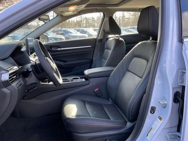 Photo of 2025 Gray Sky Pearl Nissan Altima