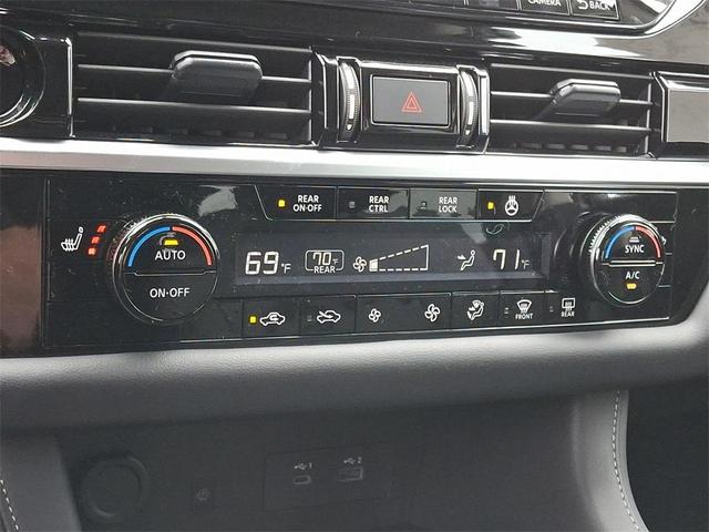 Photo of 2025 2t Grn Blk Roof Nissan Pathfinder