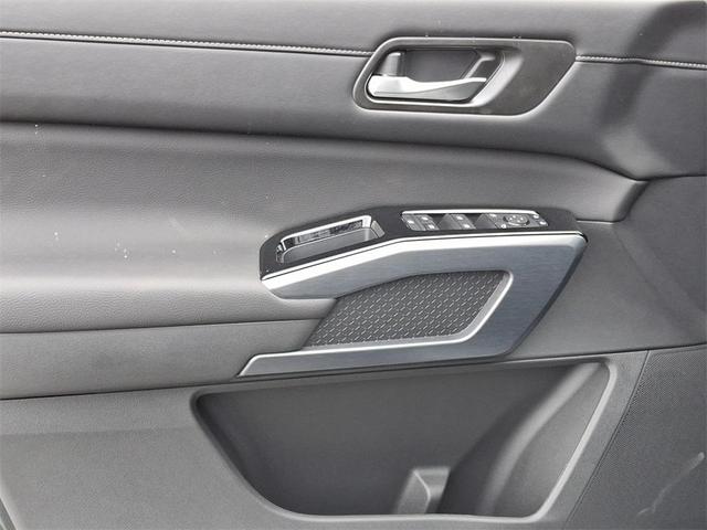 Photo of 2025 2t Grn Blk Roof Nissan Pathfinder