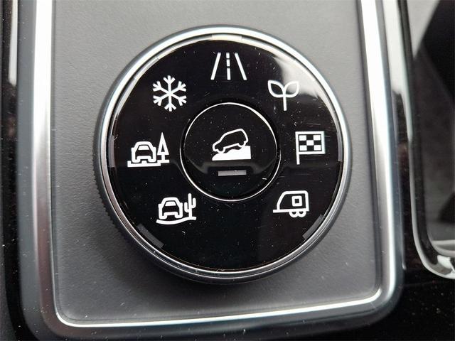 Photo of 2025 2t Grn Blk Roof Nissan Pathfinder