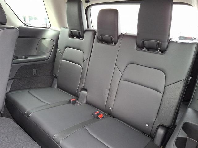 Photo of 2025 2t Grn Blk Roof Nissan Pathfinder