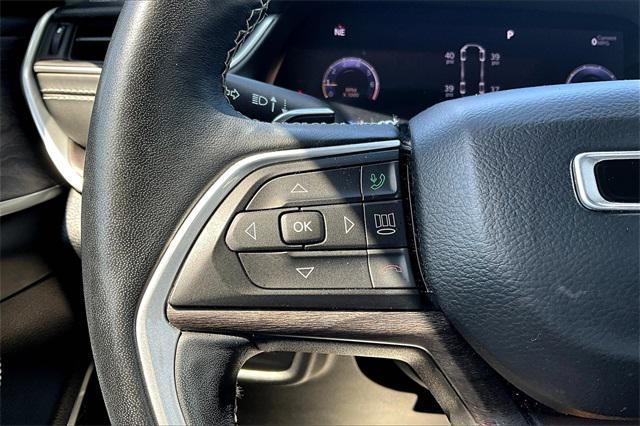 Photo of 2021 Bright White Clearcoat Jeep Grand Cherokee L