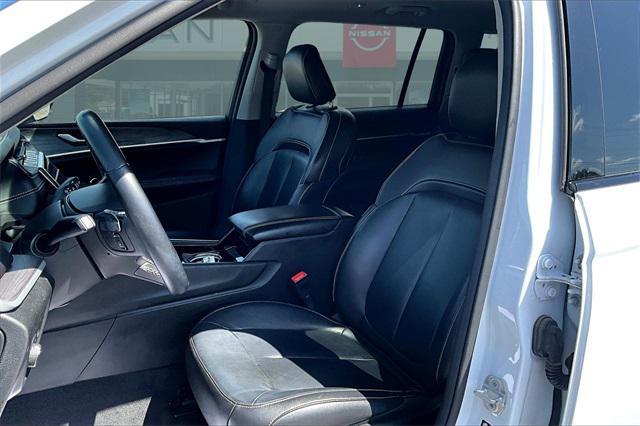Photo of 2021 Bright White Clearcoat Jeep Grand Cherokee L
