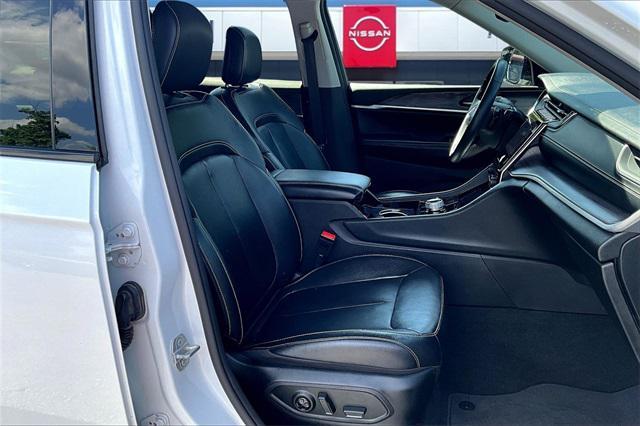 Photo of 2021 Bright White Clearcoat Jeep Grand Cherokee L