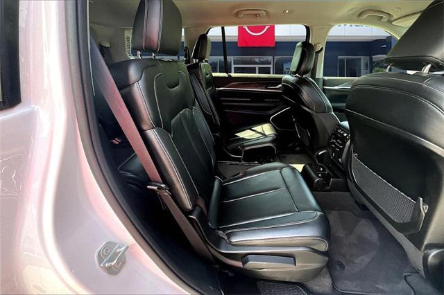 Photo of 2021 Bright White Clearcoat Jeep Grand Cherokee L
