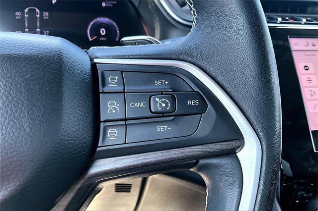 Photo of 2021 Bright White Clearcoat Jeep Grand Cherokee L