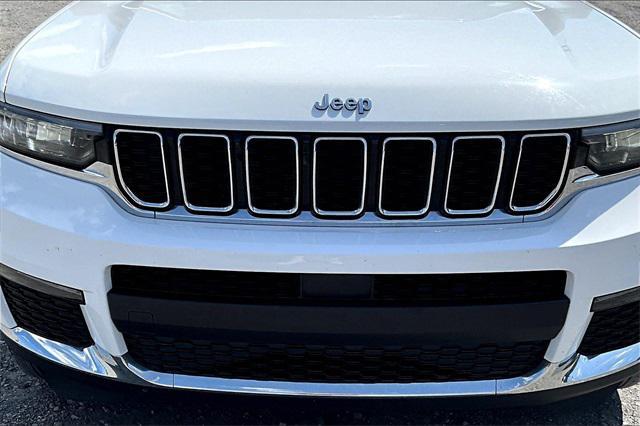 Photo of 2021 Bright White Clearcoat Jeep Grand Cherokee L