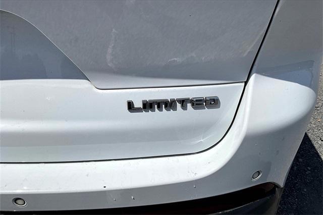 Photo of 2021 Bright White Clearcoat Jeep Grand Cherokee L