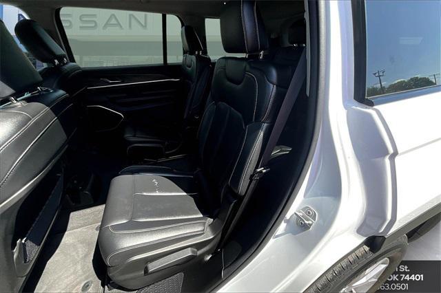 Photo of 2021 Bright White Clearcoat Jeep Grand Cherokee L