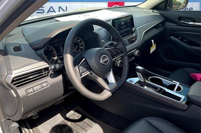 Photo of 2025 Gray Sky Pearl Nissan Altima