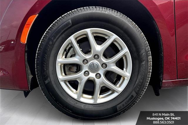 Photo of 2020 Velvet Red Pearlcoat Chrysler Pacifica