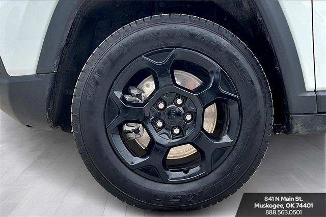 Photo of 2023 Bright White Clearcoat Jeep Compass