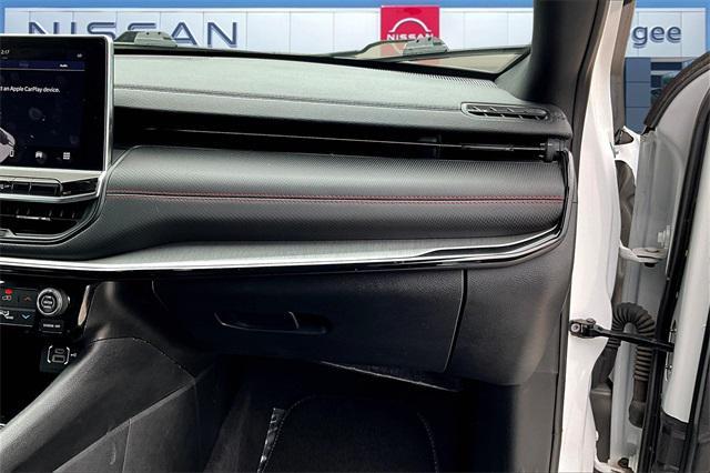 Photo of 2023 Bright White Clearcoat Jeep Compass