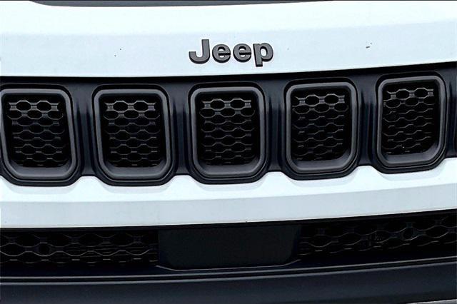 Photo of 2023 Bright White Clearcoat Jeep Compass