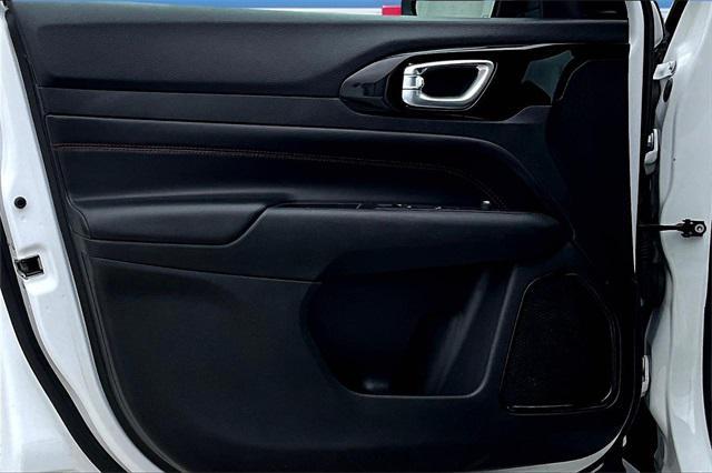 Photo of 2023 Bright White Clearcoat Jeep Compass