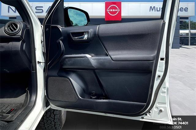 Photo of 2021 Super White Toyota Tacoma