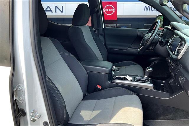 Photo of 2021 Super White Toyota Tacoma