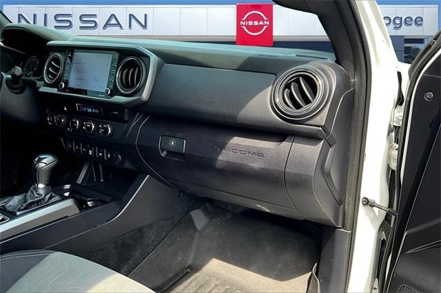 Photo of 2021 Super White Toyota Tacoma