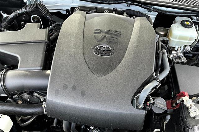 Photo of 2021 Super White Toyota Tacoma