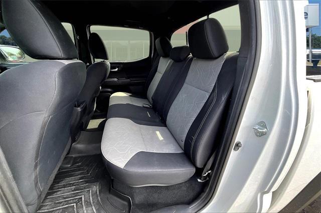 Photo of 2021 Super White Toyota Tacoma