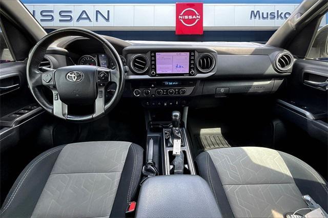 Photo of 2021 Super White Toyota Tacoma