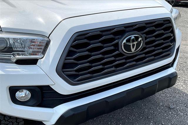 Photo of 2021 Super White Toyota Tacoma