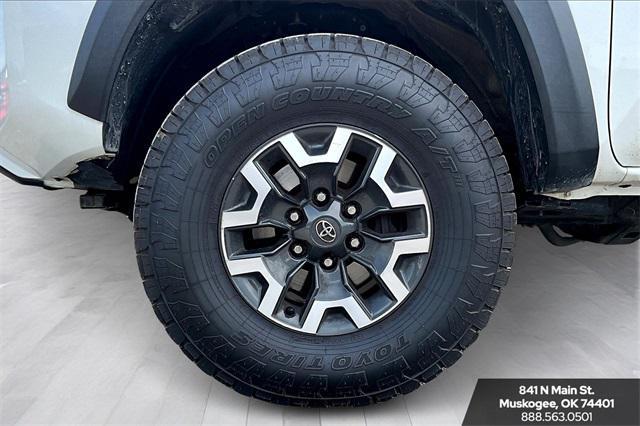 Photo of 2021 Super White Toyota Tacoma